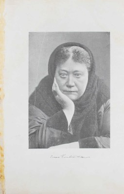 Блаватская Е.П. Тайная Доктрина. Синтез науки, религии и философии Е.П. Блаватской, автора «Разоблаченной Изиды». [В 3 т.]. Т. 1–3. Riga; [М.]: Izdevniecība «Uguns»; ОСОО «Альтруист», 1937–1991.